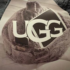 UGG IPad/tablet Pouf.